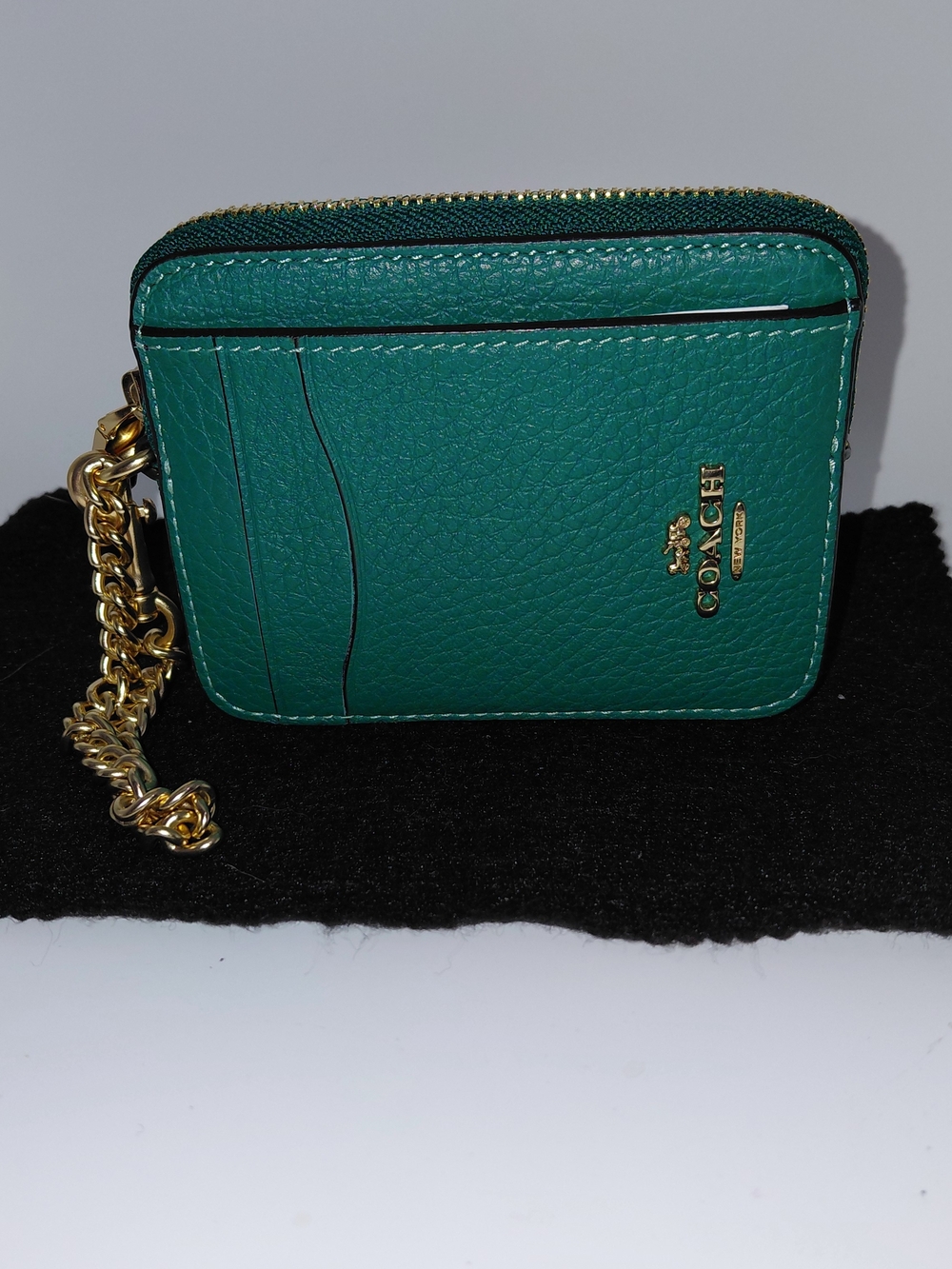 NWT! Coach Green (Bright Jade) Pebbled Leather Zip Card Case with Wristlet Chain